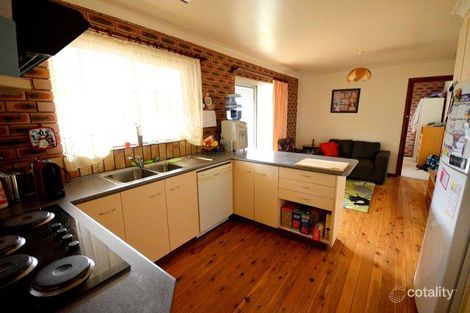 Property photo of 4 Sidlowe Place Cowra NSW 2794
