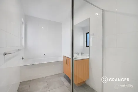 Property photo of 38 Newbridge Boulevard Wallan VIC 3756