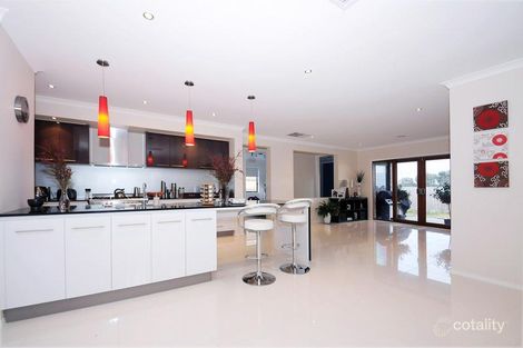 Property photo of 19 Malua Circuit Sandhurst VIC 3977