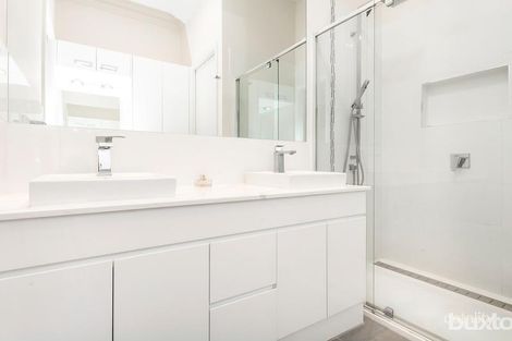 Property photo of 18 Weller Street Geelong West VIC 3218