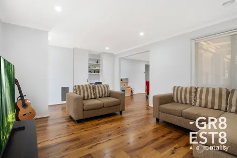 Property photo of 13 Bookham Way Cranbourne West VIC 3977
