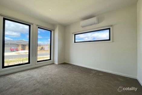 Property photo of 45 Waterbird Circuit Weir Views VIC 3338