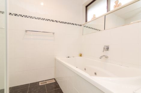 Property photo of 32 Mindoro Crescent Lalor VIC 3075