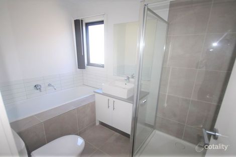 Property photo of 16 Ollie Place Cranbourne East VIC 3977