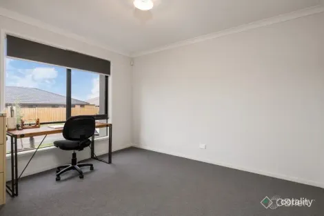 Property photo of 13 Eloise Circuit Officer VIC 3809
