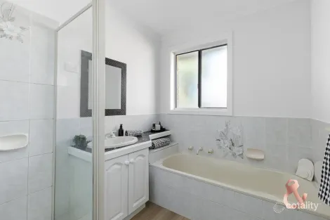 Property photo of 1 Turtur Close Mill Park VIC 3082