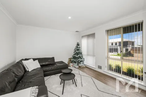 Property photo of 21 Sumich Gardens Coogee WA 6166