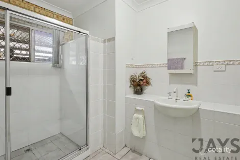 Property photo of 2/82-84 Abel Smith Parade Sunset QLD 4825