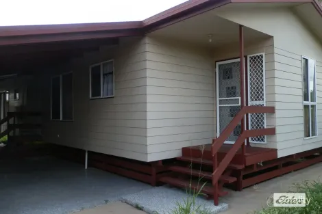 Property photo of 2/2 Roberts Street Emerald QLD 4720