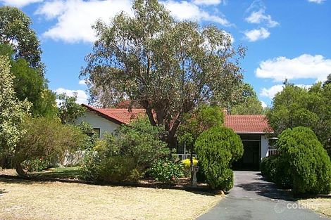 16 Waratah Dr, Camillo, WA 6111