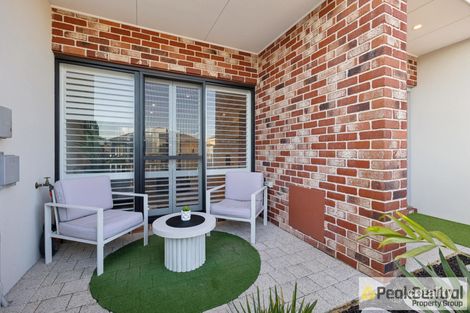 Property photo of 19 Mudstone Road Treeby WA 6164