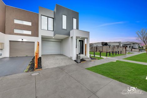 32 Hockley Ave, Mickleham, VIC 3064