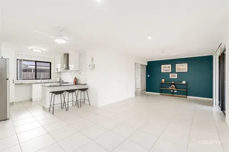 Property photo of 10 Saltair Drive Eli Waters QLD 4655