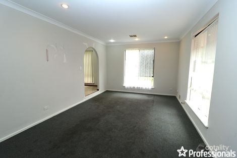 Property photo of 33 Carawatha Avenue Mount Nasura WA 6112