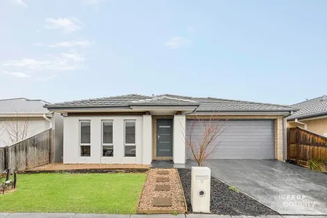 Property photo of 18 Mannagum Drive Beveridge VIC 3753