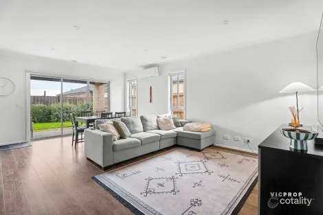Property photo of 18 Mannagum Drive Beveridge VIC 3753