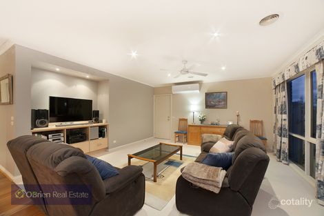 Property photo of 1 Willowbank Place Cranbourne East VIC 3977
