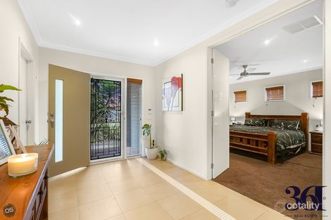Property photo of 4 Indigo Square Brookfield VIC 3338