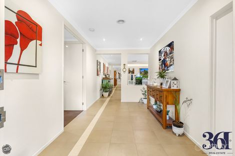 Property photo of 4 Indigo Square Brookfield VIC 3338