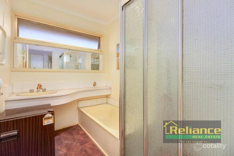 Property photo of 1 Devon Place Melton West VIC 3337