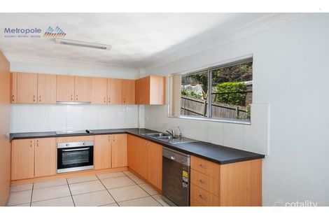 Property photo of 2/39 Wooloowin Avenue Wooloowin QLD 4030