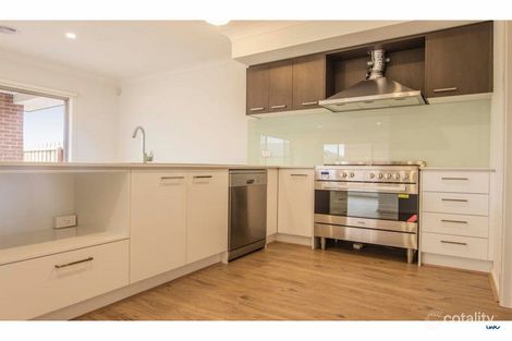 10 Hooper St, Armstrong Creek, VIC 3217