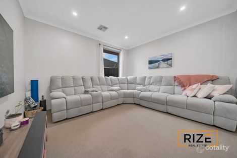 Property photo of 17 Chucklebud Street Banksia Grove WA 6031