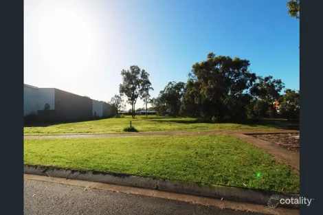 1 Southern Cross Cct, Urangan, QLD 4655