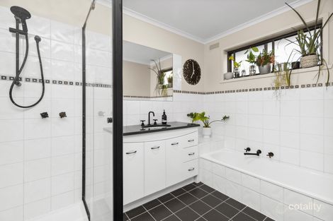 Property photo of 20 Cheriton Drive Strathdale VIC 3550