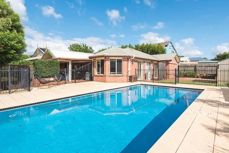9 Calypso Cres, Middle Ridge, QLD 4350
