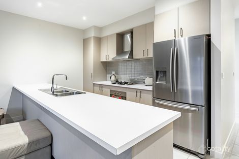 Property photo of 58 Daymar Circuit Craigieburn VIC 3064