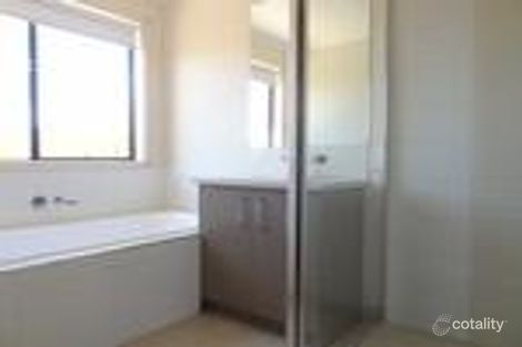 Property photo of 48 Royaloak Crescent Cranbourne East VIC 3977