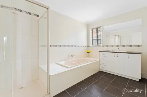 Property photo of 19 Wendel Court Carrum Downs VIC 3201