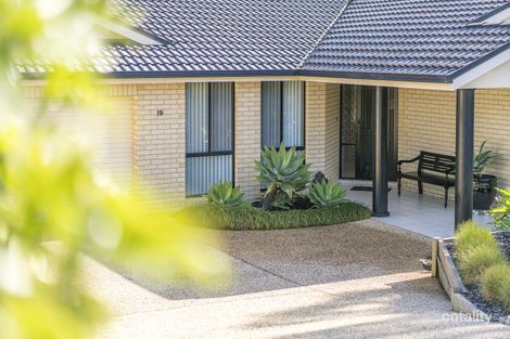 19 Colton Cres, Lakelands, NSW 2282