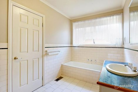 Property photo of 2/125 North Road Reservoir VIC 3073