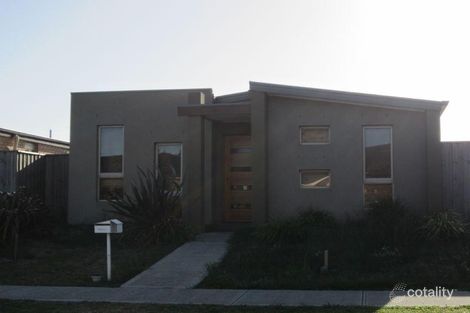 Property photo of 17 Pepperbush Circuit Cranbourne VIC 3977