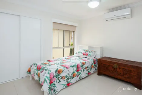 Property photo of 3 Fanning Court Pacific Pines QLD 4211