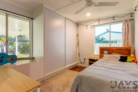 28 Urquhart St, Soldiers Hill, QLD 4825