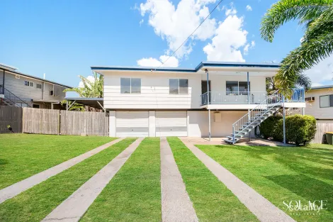 Property photo of 9 Acacia Court Kin Kora QLD 4680