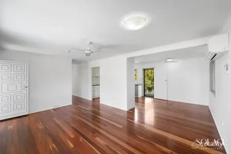 Property photo of 9 Acacia Court Kin Kora QLD 4680