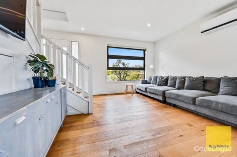 Property photo of 1/118 Kennington Park Drive Endeavour Hills VIC 3802
