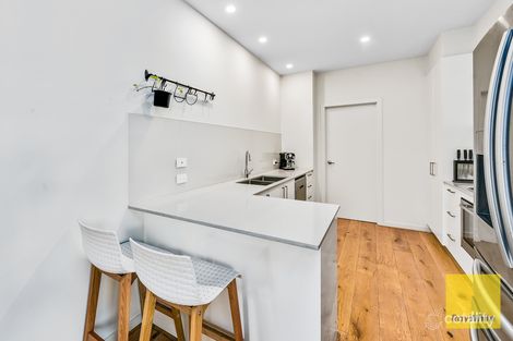 Property photo of 1/118 Kennington Park Drive Endeavour Hills VIC 3802