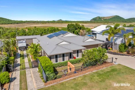 Property photo of 7 Peninsula Place Rosslyn QLD 4703