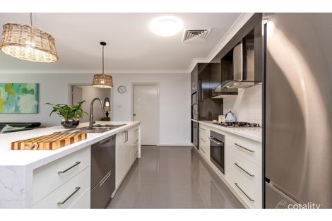 Property photo of 68 Peak Drive Hillvue NSW 2340