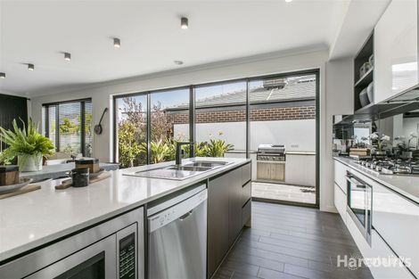 Property photo of 8 Callow Avenue Clyde North VIC 3978