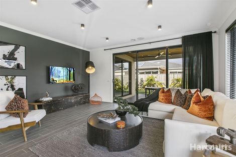 Property photo of 8 Callow Avenue Clyde North VIC 3978