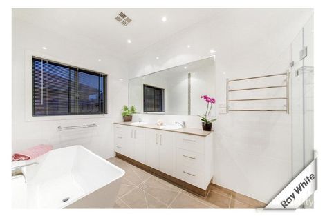 Property photo of 4 Winser Crescent Kambah ACT 2902