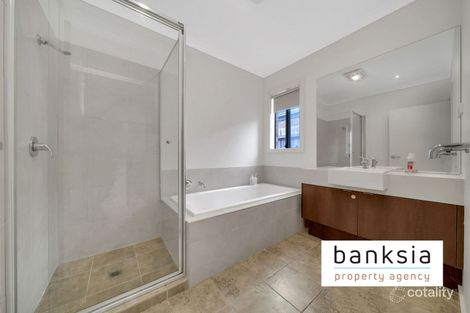 Property photo of 16 Lomandra Street Point Cook VIC 3030