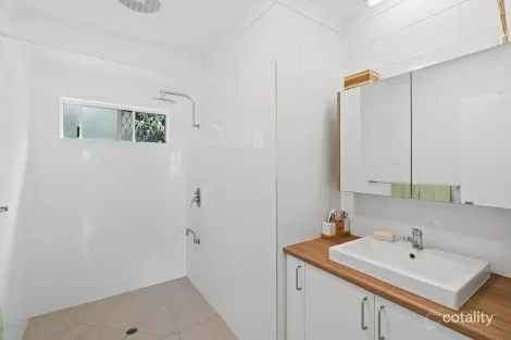 Property photo of 9/191-199 Woodward Street Whitfield QLD 4870