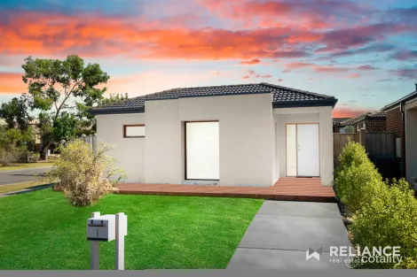 Property photo of 1 Beachside Crescent Point Cook VIC 3030